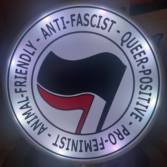 DIY-LED-Lampe • Animal-Friendly, Anti-fascist...
