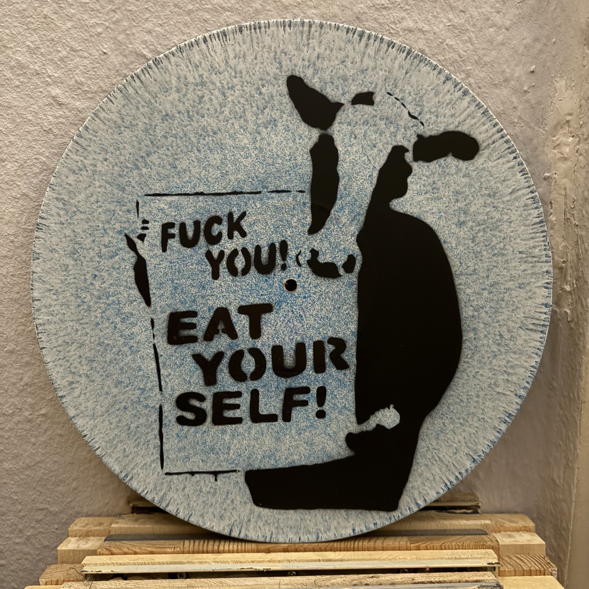 Besprühte Schallplatte - F@ck You! Eat Yourself! Besprühte Schallplatte - F@ck You! Eat Yourself!